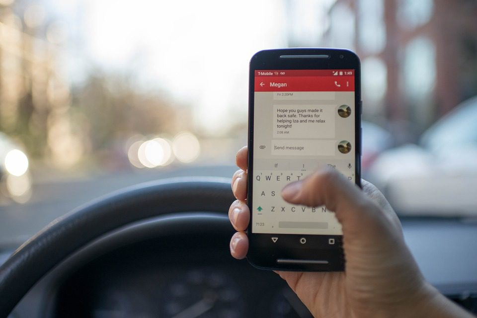 using-phone-while-driving-illegal